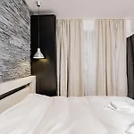 Centre- Walk To Old Town & Parliament Palace Apartment Bucharest